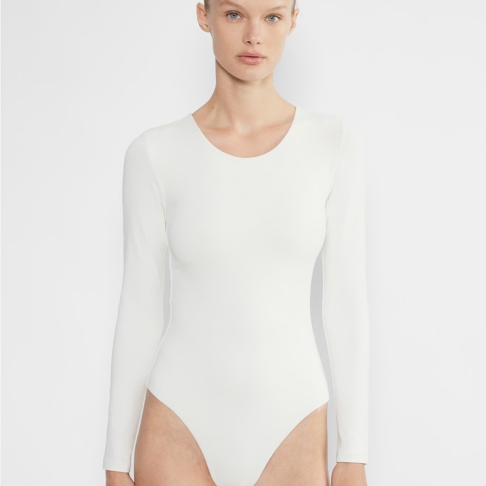 Aritzia Original Contour Crew Bodysuit